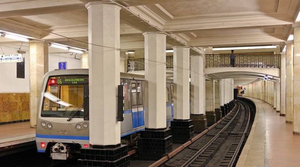 Станция метро Александровский сад