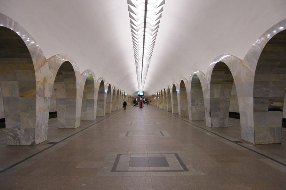 Станция метро Кузнецкий Мост