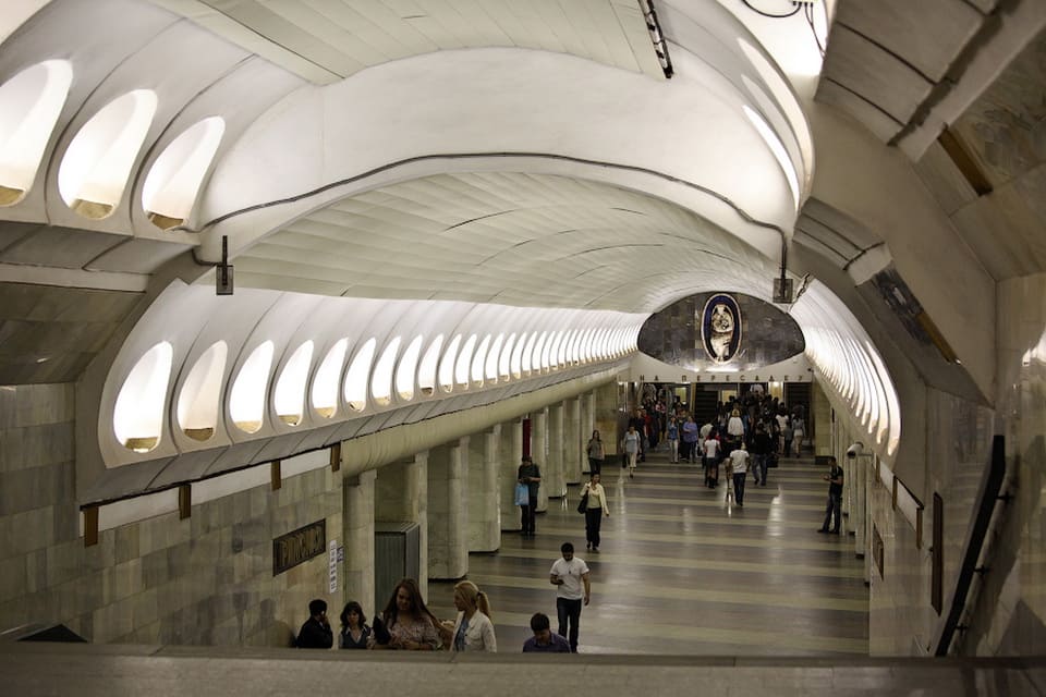 Станция метро Римская