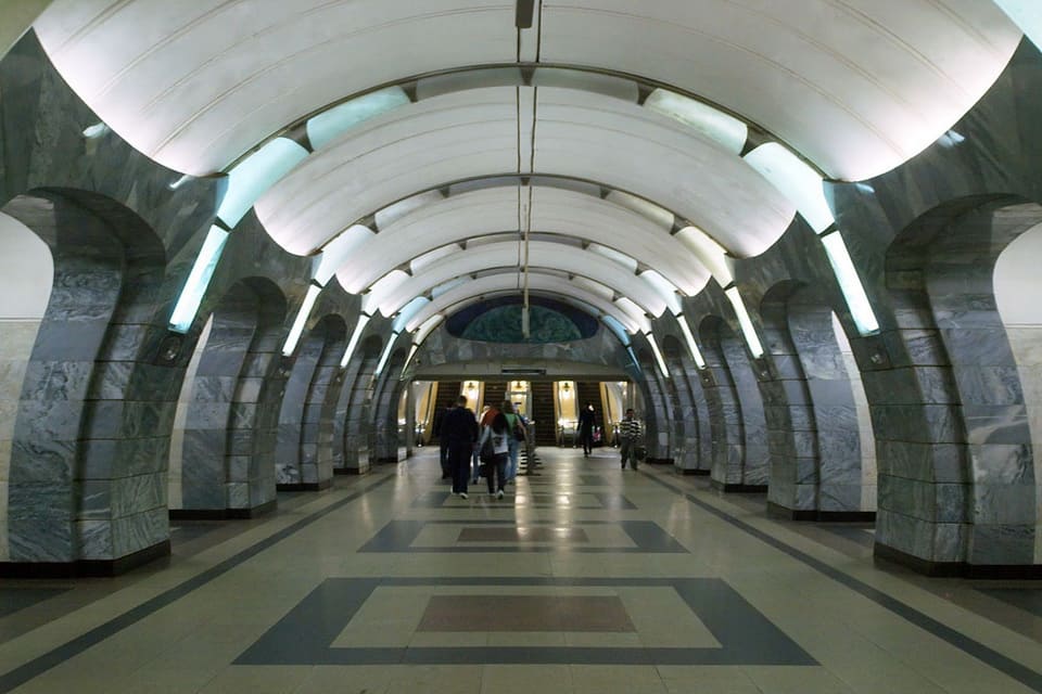 Станция метро Чкаловская