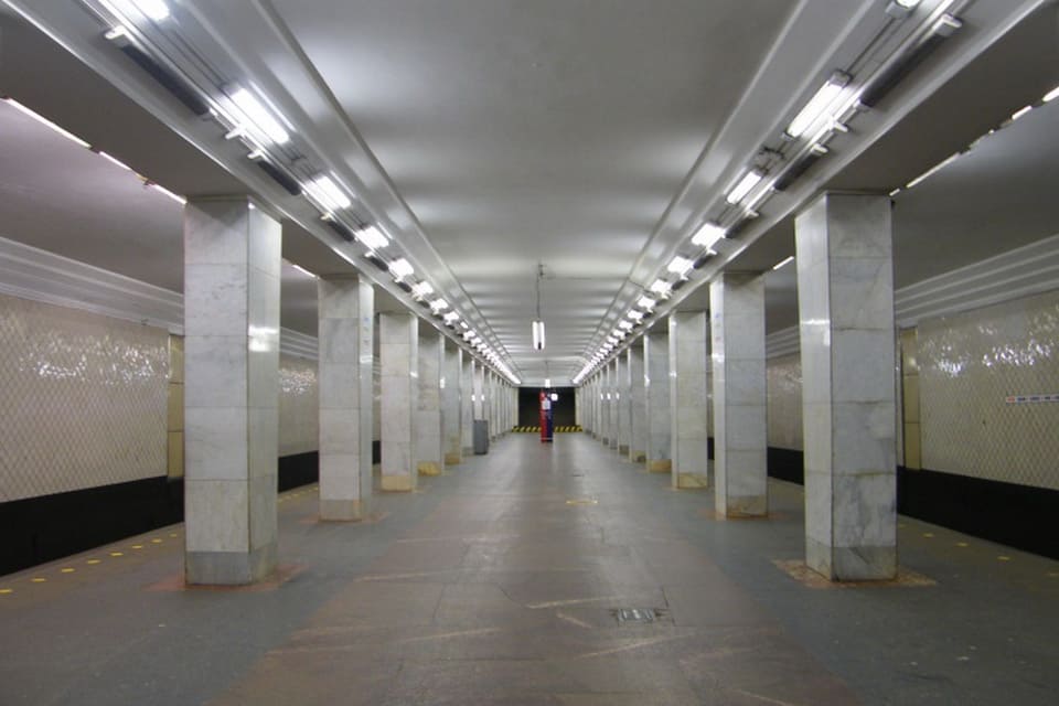 Станция метро Ленинский проспект