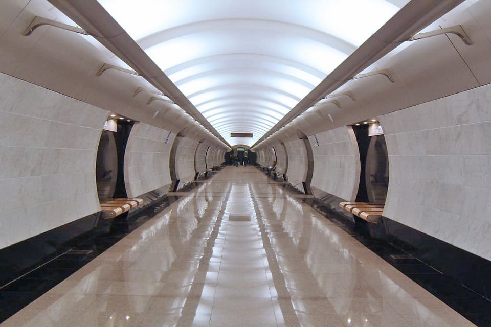 Станция метро Международная