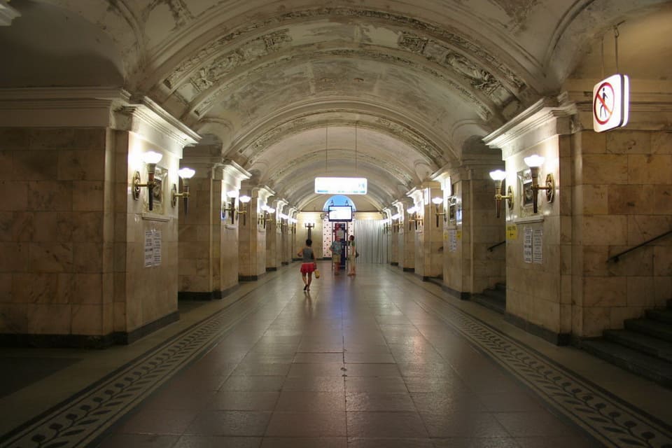 Станция метро Октябрьская